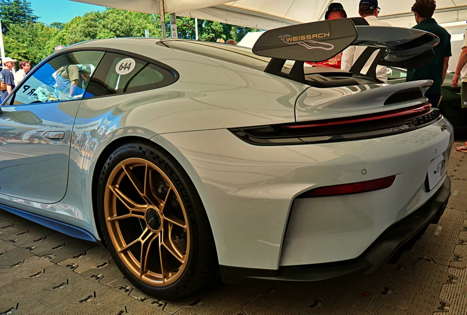 Silver Porsche rear wing and gold wheels